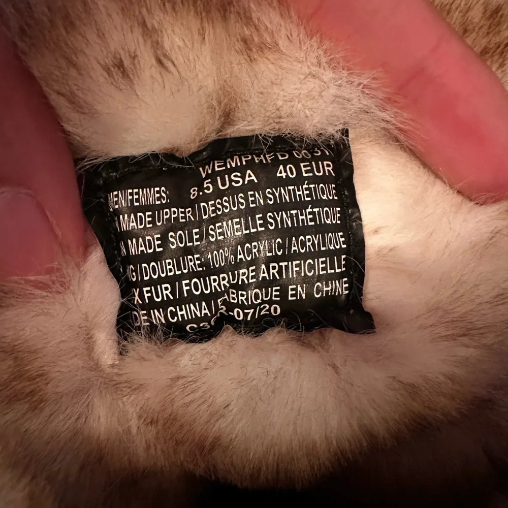 Fuzzy boots - Picture 5 of 5